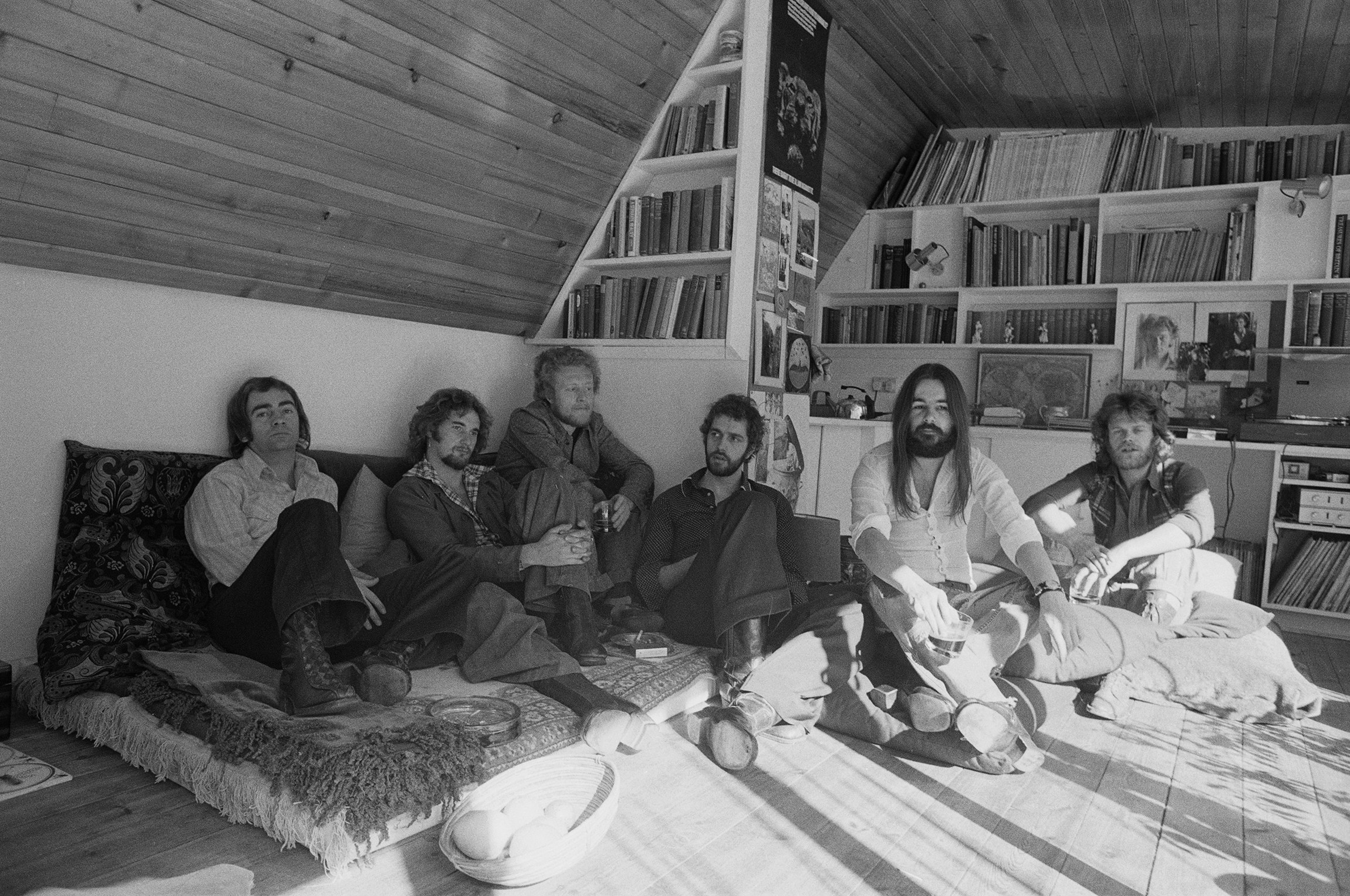 Average White Band, 1974. (left to right) guitarist Onnie McIntyre, drummer Robbie McIntosh, singer and guitarist Hamish Stuart, saxophonist Malcolm Duncan, saxophonist Roger Ball, and bassist Alan Gorrie. Photo by Michael Putland/Getty Images.